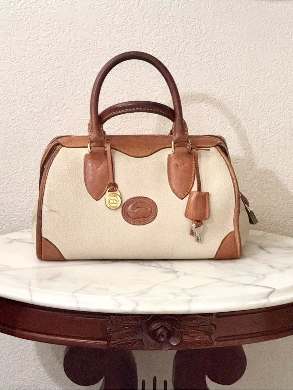 Dooney&Burke 80’s Gladstone All weather Cream& British Tan Leather Trim Lock&Key - Picture 3 of 15